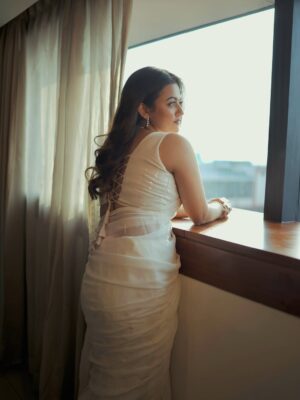 Aparna Das Instagram - 🦢🎶
Makeup : @makeupbyseenaimage
Photography: @_janakiy_
Saree : @nimmi_mathew @eira_clothing__
