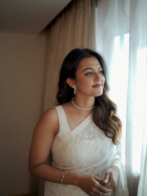 Aparna Das Instagram - 🦢🎶
Makeup : @makeupbyseenaimage
Photography: @_janakiy_
Saree : @nimmi_mathew @eira_clothing__