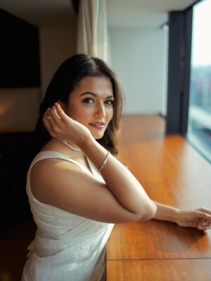 Aparna Das Instagram - 🦢🎶
Makeup : @makeupbyseenaimage
Photography: @_janakiy_
Saree : @nimmi_mathew @eira_clothing__