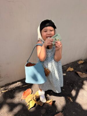 Araya A. Hargate Instagram - See you @rallymovement 4 FEB (12:00) 🩵💖🩵💖
#RallyLoopBagValentinesLimited
#RallyLoopBag
#RallyMovement