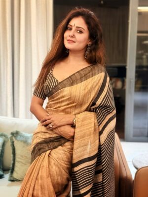 Archana Gupta Instagram - No words, only magic ✨ 
.
.
.
.
.
#saree #indianethnicwear #aesthetic #actress #casting