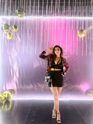 Archana Gupta Instagram - Write it on your heart that every day is the best day in the year. On this note Wishing you all 
A VERY HAPPY NEW YEAR 🥳 🤩✨💕😇
.
.
.
.
#newyear #2026 #behappy #love #classystyle