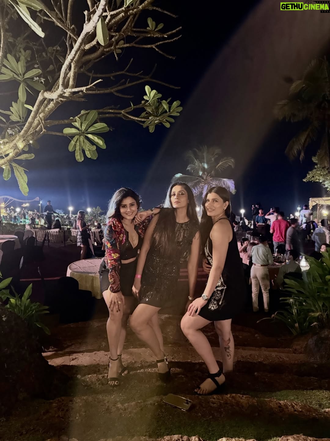 Archana Gupta - 9.8K Likes - Write it on your heart that every day is the best day in the year. On this note Wishing you all 
A VERY HAPPY NEW YEAR 🥳 🤩✨💕😇
.
.
.
.
#newyear #2026 #behappy #love #classystyle