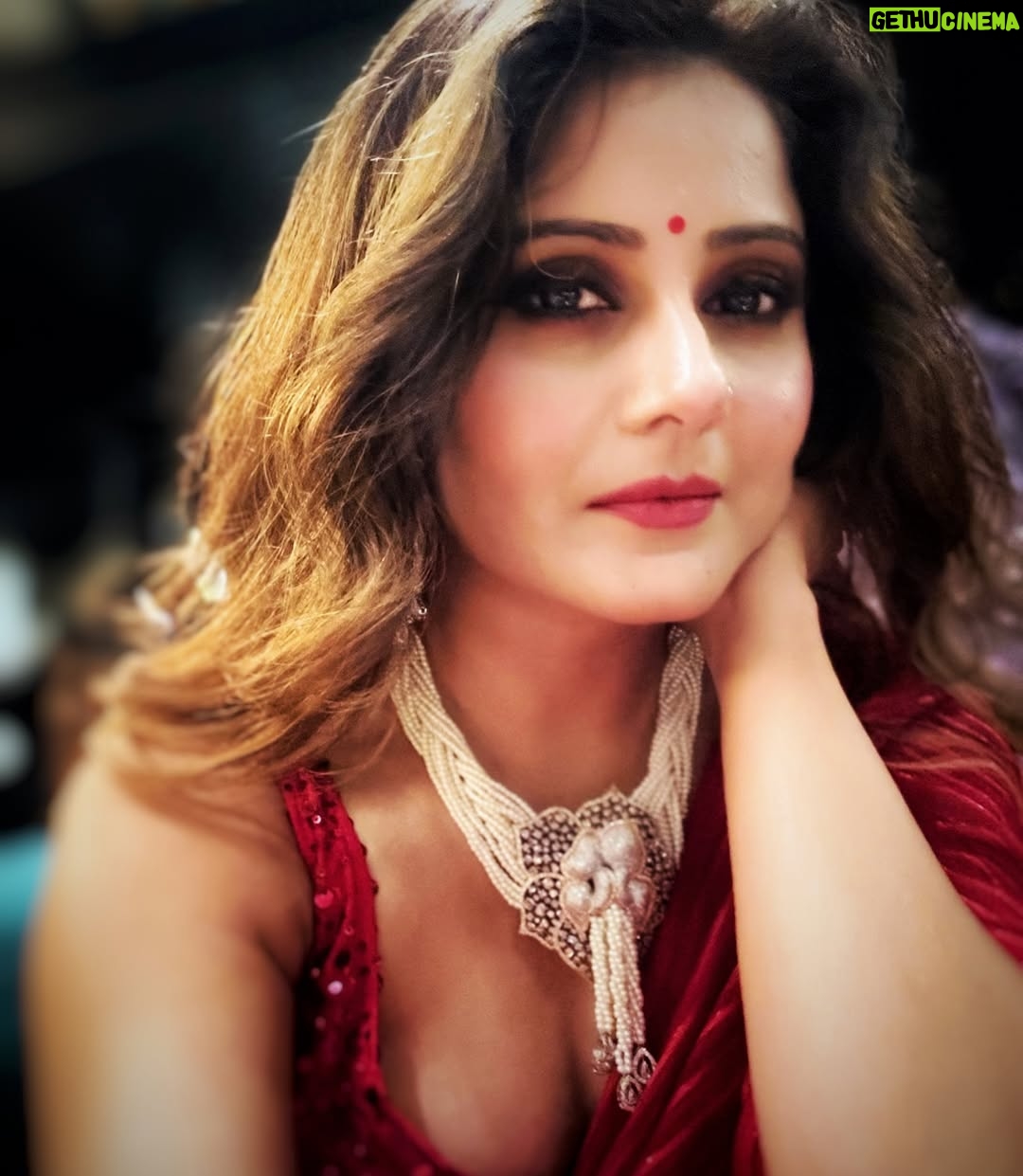 Archana Gupta - 7.5K Likes - ♥️
.
.
.
.
{ Saree, Sari Fashion, Red, Christmas vibes, fashionable, love, Trending, Style, Pose, Possess, Smile, Attitude }
.
.
#saree #sareefashion #mystyle #classystyle #expression #actress #auditions #castingdirector #stylemepretty #makeup #fashionista #archanagupta #tbt #instaphoto #trendsetter #trending #love