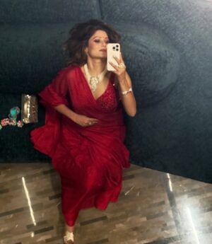 Archana Gupta Instagram - ♥️
.
.
.
.
{ Saree, Sari Fashion, Red, Christmas vibes, fashionable, love, Trending, Style, Pose, Possess, Smile, Attitude }
.
.
#saree #sareefashion #mystyle #classystyle #expression #actress #auditions #castingdirector #stylemepretty #makeup #fashionista #archanagupta #tbt #instaphoto #trendsetter #trending #love
