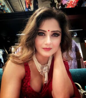 Archana Gupta Instagram - ♥️
.
.
.
.
{ Saree, Sari Fashion, Red, Christmas vibes, fashionable, love, Trending, Style, Pose, Possess, Smile, Attitude }
.
.
#saree #sareefashion #mystyle #classystyle #expression #actress #auditions #castingdirector #stylemepretty #makeup #fashionista #archanagupta #tbt #instaphoto #trendsetter #trending #love
