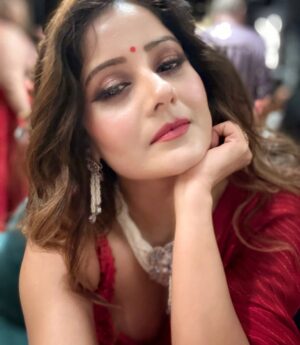 Archana Gupta Instagram - ♥️
.
.
.
.
{ Saree, Sari Fashion, Red, Christmas vibes, fashionable, love, Trending, Style, Pose, Possess, Smile, Attitude }
.
.
#saree #sareefashion #mystyle #classystyle #expression #actress #auditions #castingdirector #stylemepretty #makeup #fashionista #archanagupta #tbt #instaphoto #trendsetter #trending #love