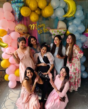 Archita Sahu Instagram - Glow, glam & a whole lot of love for our superstar mama-to-be 💖A new star joins the cast—welcome baby boy 🌟💙
#babyshower #sassyslayers