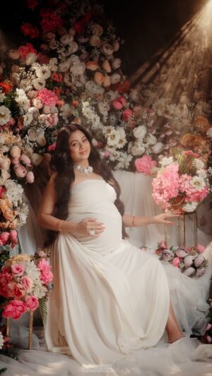 Archita Sahu Instagram - The universe trusted me to create a soul ❤️ Between heartbeats, prayers & your best wishes, I am going to be a mother soon 🙏🏼 

#momtobe #maternityshoot #maternity #pregnancy #motherhood