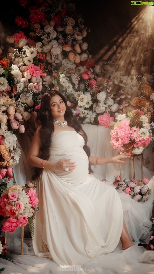 Archita Sahu - 205.7K Likes - The universe trusted me to create a soul ❤️ Between heartbeats, prayers & your best wishes, I am going to be a mother soon 🙏🏼 

#momtobe #maternityshoot #maternity #pregnancy #motherhood