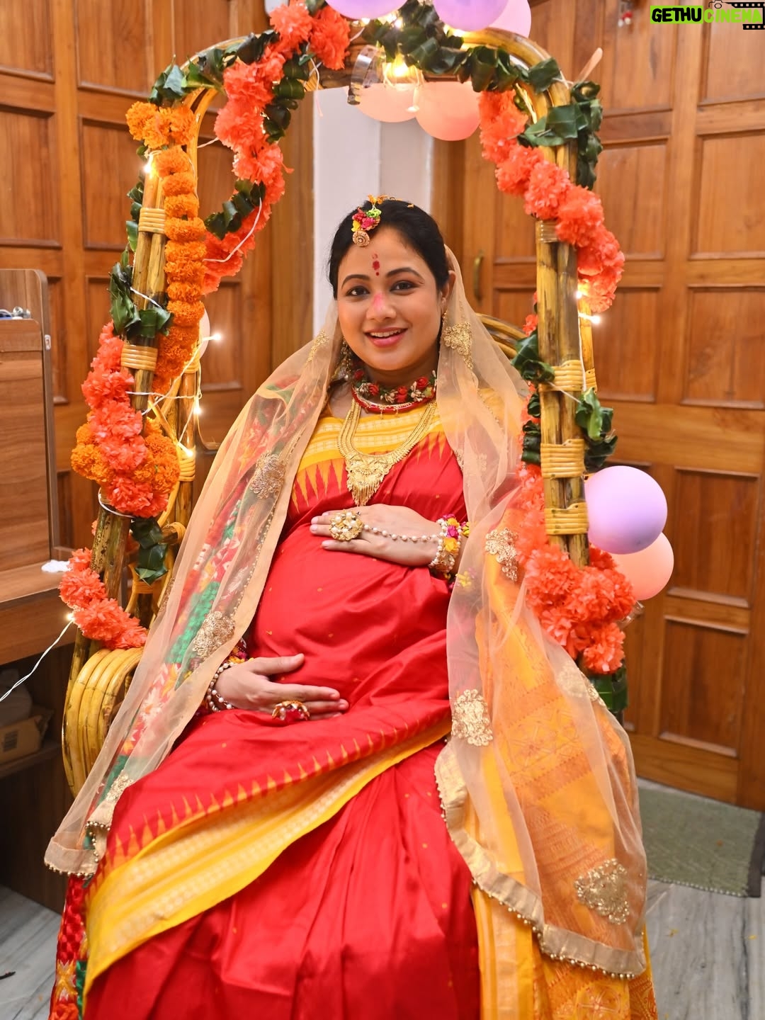 Archita Sahu - 322.9K Likes - This surreal feeling can’t be compared with anything ❤️
Seeking blessings from everyone 🙏🏻

@iktaara_by_anindita has always chosen the best for me for my special occasions .