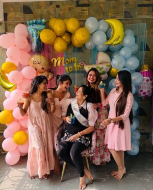 Archita Sahu Instagram - Glow, glam & a whole lot of love for our superstar mama-to-be 💖A new star joins the cast—welcome baby boy 🌟💙
#babyshower #sassyslayers