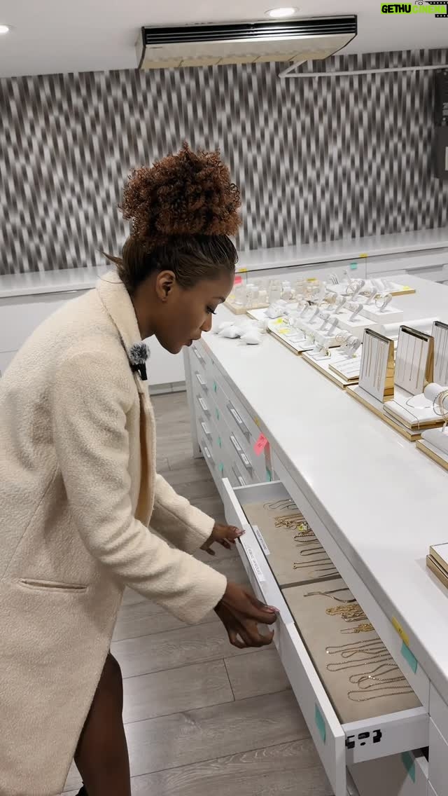 Ariel D. King - 513 Likes - A walk through the Bony Levy office with @arieldking ✨

Stay tuned for part 2!
@bonylevy