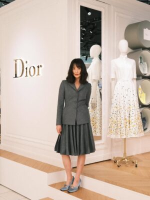 Asami Usuda Instagram - 🍀🐝Dior🐝🍀
ジョナサン・アンダーソンが
初めて手掛けたディオールのポップアップが本日より伊勢丹新宿店にてスタート🐝

知性を感じながらも
どこか解放感のある
絶妙バランスがたまらないセットアップ♥︎

@Dior 
#DiorSummer26 #SupportedbyDior