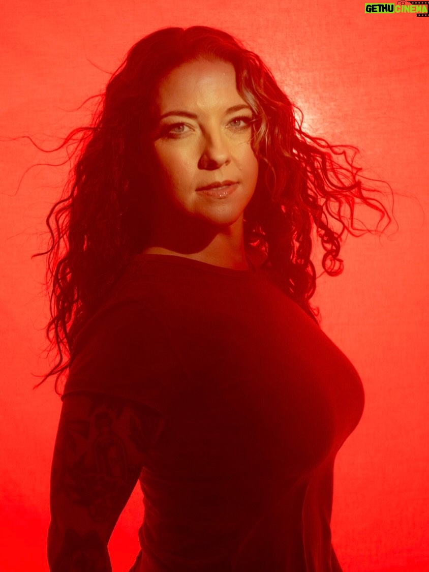 Ashley McBryde - 8.7K Likes - Exactly as I am, curls and all. 

@readcurl