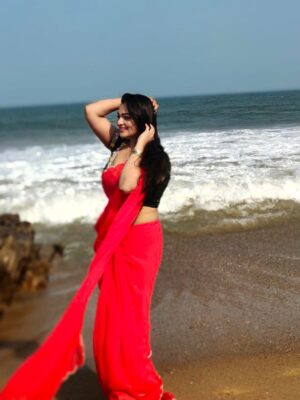 Ashwini Sree Instagram - Red saree and bluesky 🌌 🌊 fill my heart♥️♥️♥️♥️

#red #saree #bluesky #bluewave #ashwini