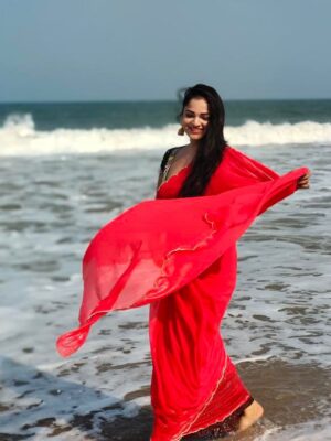 Ashwini Sree Instagram - Red saree and bluesky 🌌 🌊 fill my heart♥️♥️♥️♥️

#red #saree #bluesky #bluewave #ashwini