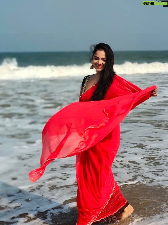 Ashwini Sree - 59.9K Likes - Red saree and bluesky 🌌 🌊 fill my heart♥️♥️♥️♥️

#red #saree #bluesky #bluewave #ashwini