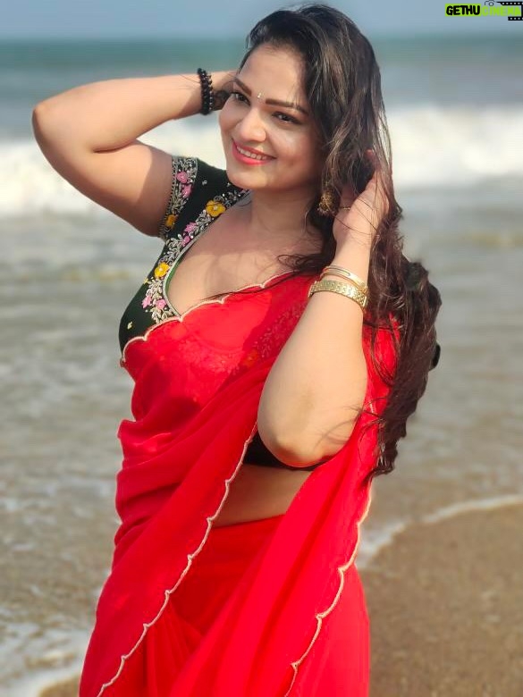 Ashwini Sree - 59.9K Likes - Red saree and bluesky 🌌 🌊 fill my heart♥️♥️♥️♥️

#red #saree #bluesky #bluewave #ashwini
