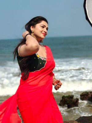 Ashwini Sree Instagram - Red saree and bluesky 🌌 🌊 fill my heart♥️♥️♥️♥️

#red #saree #bluesky #bluewave #ashwini