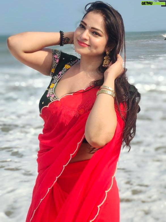Ashwini Sree - 59.9K Likes - Red saree and bluesky 🌌 🌊 fill my heart♥️♥️♥️♥️

#red #saree #bluesky #bluewave #ashwini