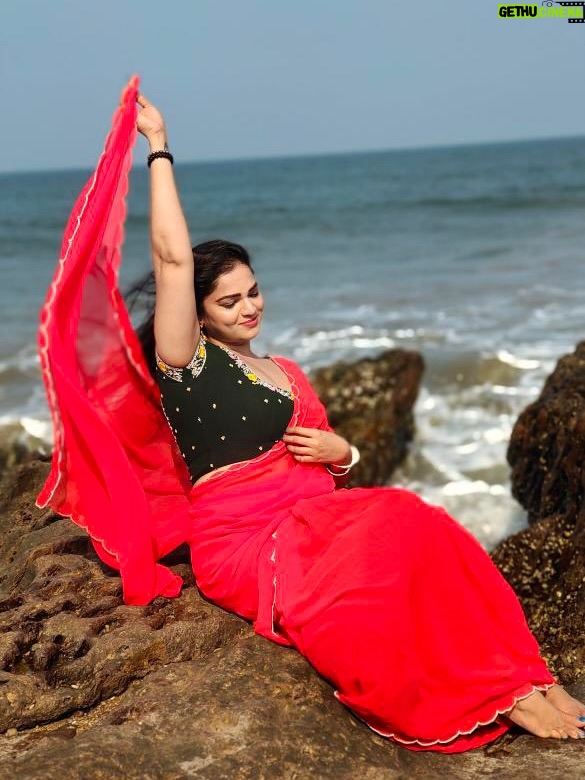 Ashwini Sree - 59.9K Likes - Red saree and bluesky 🌌 🌊 fill my heart♥️♥️♥️♥️

#red #saree #bluesky #bluewave #ashwini