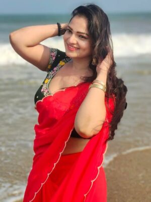 Ashwini Sree Instagram - Red saree and bluesky 🌌 🌊 fill my heart♥️♥️♥️♥️

#red #saree #bluesky #bluewave #ashwini