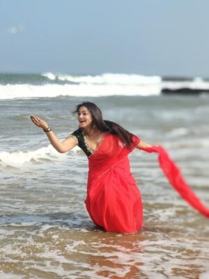 Ashwini Sree Instagram - Red saree and bluesky 🌌 🌊 fill my heart♥️♥️♥️♥️

#red #saree #bluesky #bluewave #ashwini
