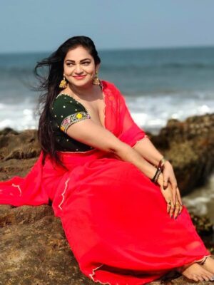 Ashwini Sree Instagram - Red saree and bluesky 🌌 🌊 fill my heart♥️♥️♥️♥️

#red #saree #bluesky #bluewave #ashwini