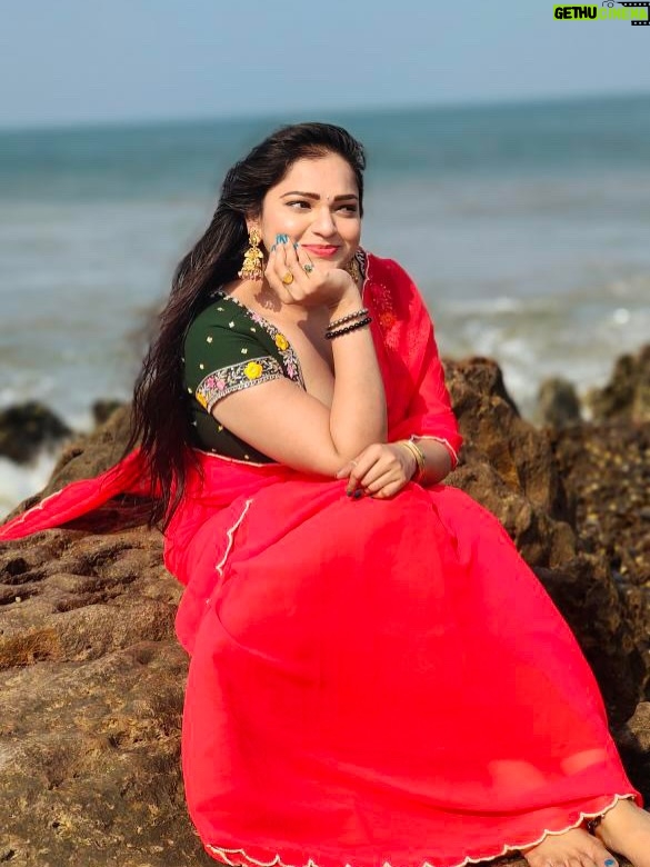 Ashwini Sree - 59.9K Likes - Red saree and bluesky 🌌 🌊 fill my heart♥️♥️♥️♥️

#red #saree #bluesky #bluewave #ashwini