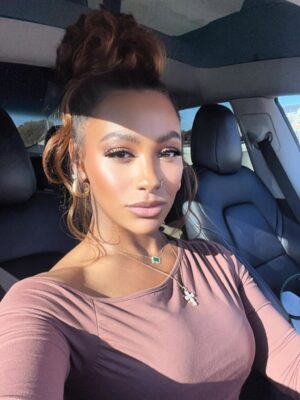 Asia'h Epperson Instagram - Just a good ol’ car selfie!😏
Remember when IG was this simple?!