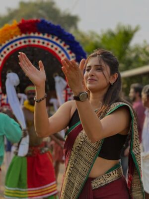Ayesha Zeenath Instagram - POOORAM 💃🏻🤟🏻

:
:
: wearing @kaithari_studio ❤️
#trissur #pooram #fun #native