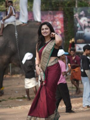 Ayesha Zeenath Instagram - POOORAM 💃🏻🤟🏻

:
:
: wearing @kaithari_studio ❤️
#trissur #pooram #fun #native
