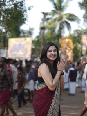 Ayesha Zeenath Instagram - POOORAM 💃🏻🤟🏻

:
:
: wearing @kaithari_studio ❤️
#trissur #pooram #fun #native
