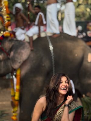 Ayesha Zeenath Instagram - POOORAM 💃🏻🤟🏻

:
:
: wearing @kaithari_studio ❤️
#trissur #pooram #fun #native