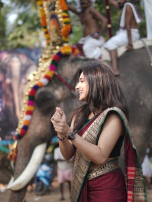Ayesha Zeenath Instagram - POOORAM 💃🏻🤟🏻

:
:
: wearing @kaithari_studio ❤️
#trissur #pooram #fun #native