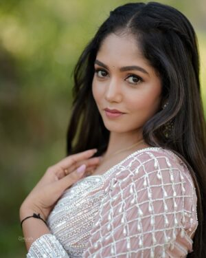 Bhavya Gowda Instagram - #throwbackpicture 
Outfit by: @rentyourlook_by_chandangowda 
Captured by: @umesh__photography___ 
MUA: @makeoverby_divyagowda 
Hairstyle by: @artistry_by_pushpa 
Earrings by: @thespatika 

#bg #bhavya #bhavyagowda #bhavyagowda670