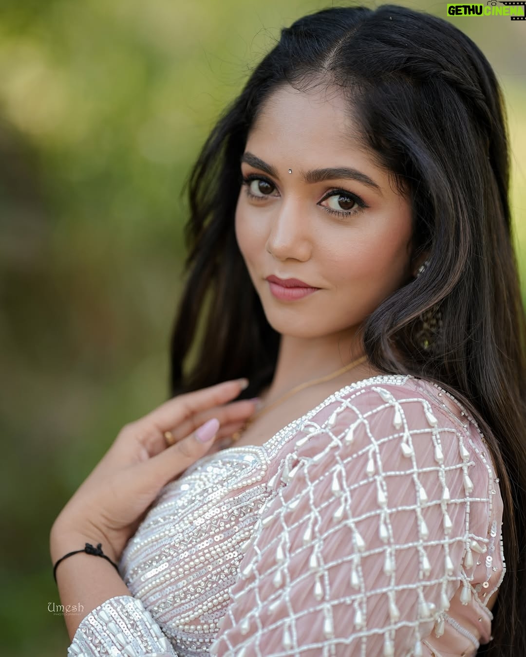 Bhavya Gowda - 108.1K Likes - #throwbackpicture 
Outfit by: @rentyourlook_by_chandangowda 
Captured by: @umesh__photography___ 
MUA: @makeoverby_divyagowda 
Hairstyle by: @artistry_by_pushpa 
Earrings by: @thespatika 

#bg #bhavya #bhavyagowda #bhavyagowda670