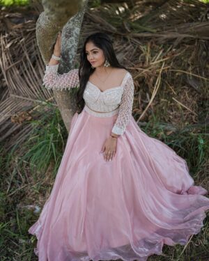 Bhavya Gowda Instagram - #throwbackpicture 
Outfit by: @rentyourlook_by_chandangowda 
Captured by: @umesh__photography___ 
MUA: @makeoverby_divyagowda 
Hairstyle by: @artistry_by_pushpa 
Earrings by: @thespatika 

#bg #bhavya #bhavyagowda #bhavyagowda670