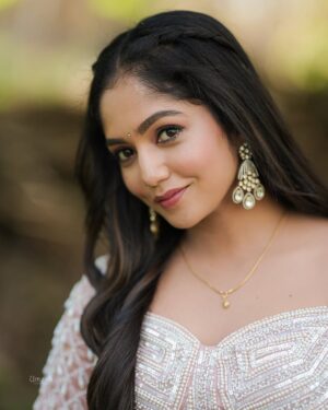 Bhavya Gowda Instagram - #throwbackpicture 
Outfit by: @rentyourlook_by_chandangowda 
Captured by: @umesh__photography___ 
MUA: @makeoverby_divyagowda 
Hairstyle by: @artistry_by_pushpa 
Earrings by: @thespatika 

#bg #bhavya #bhavyagowda #bhavyagowda670