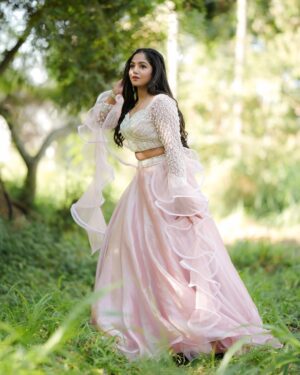 Bhavya Gowda Instagram - #throwbackpicture 
Outfit by: @rentyourlook_by_chandangowda 
Captured by: @umesh__photography___ 
MUA: @makeoverby_divyagowda 
Hairstyle by: @artistry_by_pushpa 
Earrings by: @thespatika 

#bg #bhavya #bhavyagowda #bhavyagowda670