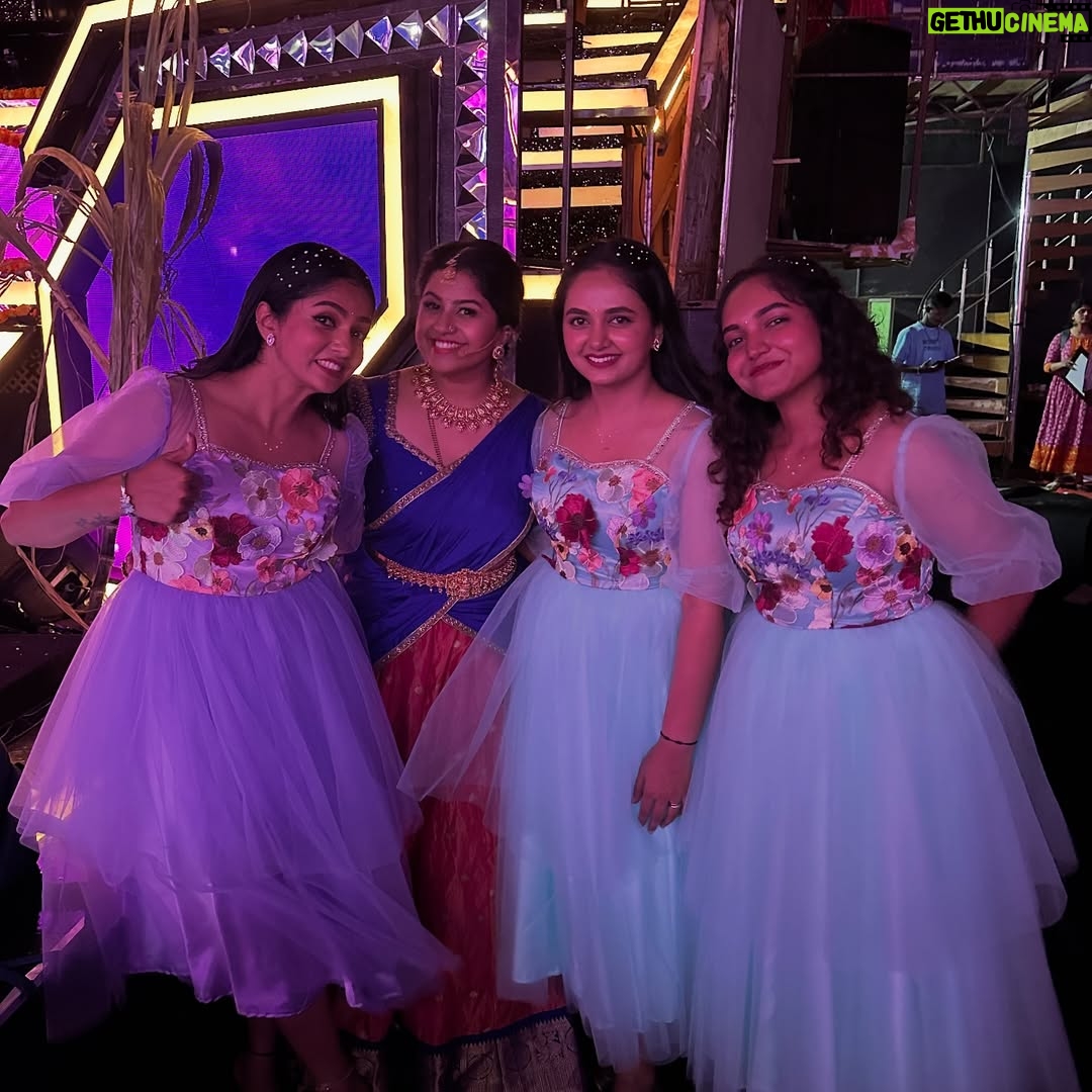 Bhavya Gowda - 111K Likes - ♥️

@divyagowda670 @varshiniiiiiv._ 

#bg #bhavya #bhavyagowda #sistergols😙👭❤️ #sisters