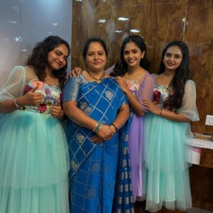Bhavya Gowda Instagram - ♥️

@divyagowda670 @varshiniiiiiv._ 

#bg #bhavya #bhavyagowda #sistergols😙👭❤️ #sisters