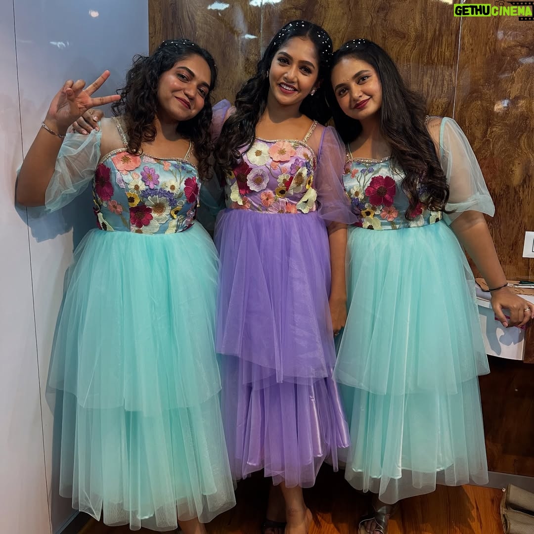 Bhavya Gowda - 111K Likes - ♥️

@divyagowda670 @varshiniiiiiv._ 

#bg #bhavya #bhavyagowda #sistergols😙👭❤️ #sisters