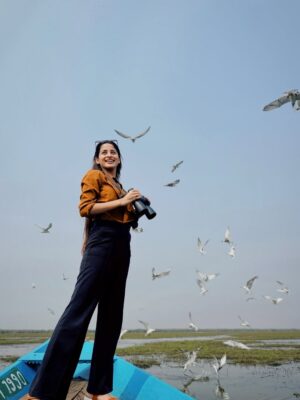 Bhoomika Dash Instagram - Lost in a surreal escape at Odisha’s hidden gem — Mangalajodi Bird Sanctuary 🕊️✨

A paradise where nature whispers and wings paint the sky… home to 200–230  bird species, with 150  migratory visitors and 40  resident beauties calling it home.
Grateful for this magical time amid wetlands, silence, and endless flights of wonder 🌿💙 Must visit place 😍
