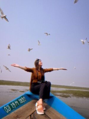 Bhoomika Dash Instagram - Lost in a surreal escape at Odisha’s hidden gem — Mangalajodi Bird Sanctuary 🕊️✨

A paradise where nature whispers and wings paint the sky… home to 200–230  bird species, with 150  migratory visitors and 40  resident beauties calling it home.
Grateful for this magical time amid wetlands, silence, and endless flights of wonder 🌿💙 Must visit place 😍