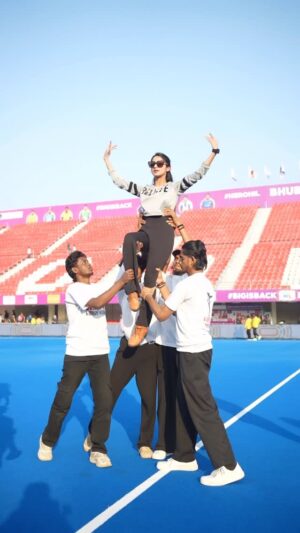 Bhoomika Dash Instagram - Lights, beats, and rehearsals on! Getting ready for an unforgettable night at the Hero Hockey Premier League with Chakranta promotions 🔥🏑🎶
Choreographed by @kabirprasadpradhanofficial 
@babu_bhai_production @chakranta.movie @subhasissharma6 @sthitapattnaik

[ hero hockey league , hockey match , hockey stadium, Bhoomika Dash actress, rehersal , performance]