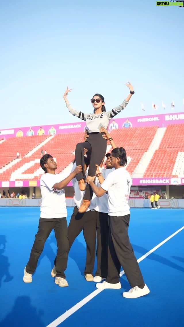 Bhoomika Dash - 66.4K Likes - Lights, beats, and rehearsals on! Getting ready for an unforgettable night at the Hero Hockey Premier League with Chakranta promotions 🔥🏑🎶
Choreographed by @kabirprasadpradhanofficial 
@babu_bhai_production @chakranta.movie @subhasissharma6 @sthitapattnaik

[ hero hockey league , hockey match , hockey stadium, Bhoomika Dash actress, rehersal , performance]
