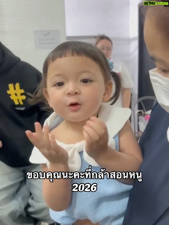 Carissa Springett - 68.7K Likes - เป็นวันที่เรื่องราวเยอะมาก งงมากปล่อยใจมาก

 9:00-01:00  ในหนึ่งวัน 

(สิ่งที่อยู่ในแพลน) 
11:00 เช้าถ่ายรายการสด @workpoint 
13:00 ไปเลี้ยงพี่โซลพี่โมเน่ ใจฟูสุด @may.primaya 

แวะโครงการ @theglassmarketbangna 
(ในหัวคือแวะแปปนึง แต่สรุป😂) 
15:00 ทำเล็บ @barenailspa 
16:00 นวดผ่อนคลายที่ @naturethaimassage.th 
17:00 กินอาหารทะเล @talayjai.bkk @talayjai.dining 

21:00 ปิดท้ายบ้านเจ้เอแคล ประชุมทริปฮ่องกง  @juepakofficial @maxkymaxky