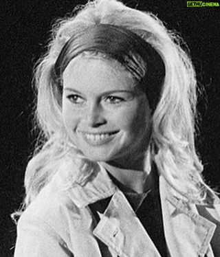 Carole Richert - 3.4K Likes - Je l’adorais! absolument! depuis toujours! elle était du signe de la balance, je suis née le même jour que BB et j’en étais si fière! jeune actrice, elle était ma référence avec Gena Rowland et Romy Schneider ..je l’ai croisé un jour au marché de Saint-Tropez! #brigittebardot #eternelle #icones